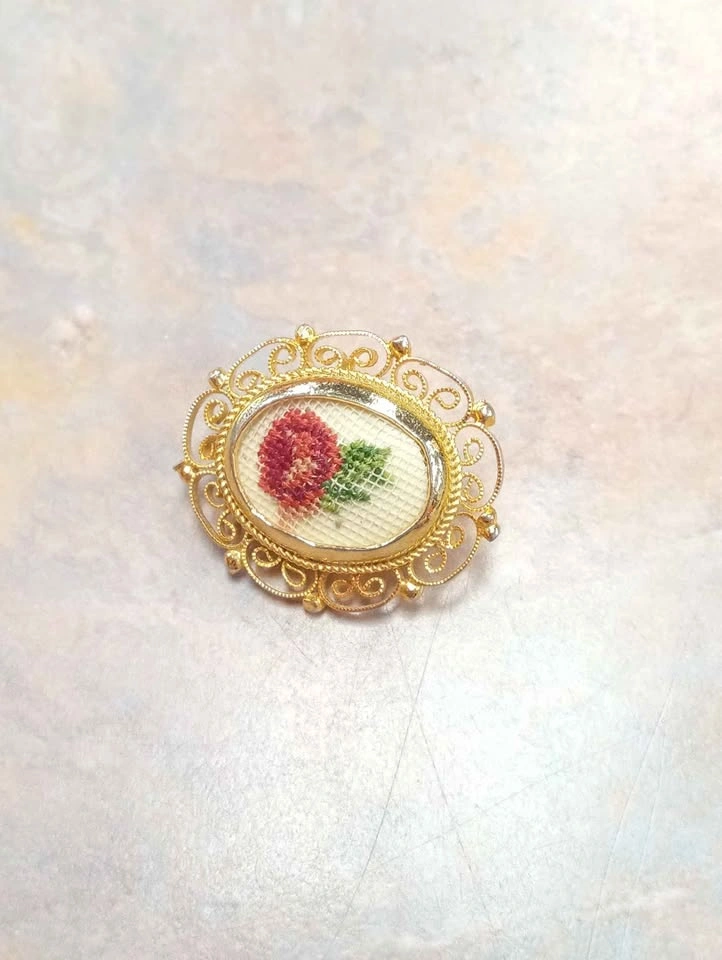 Vintage Costume Jewelry Pendants and Brooches - photo 2