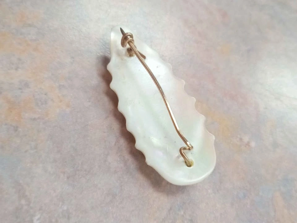 Vintage Costume Jewelry Pendants and Brooches - photo 5