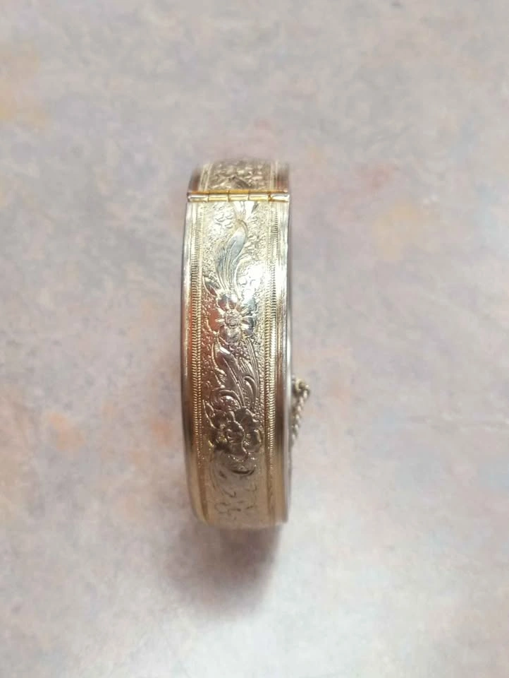 Victorian Revival Hinged Bangle Bracelet Gold Tone Vintage - photo 4