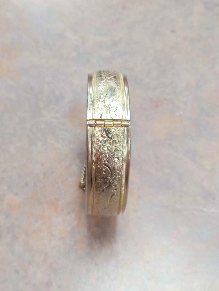 Victorian Revival Hinged Bangle Bracelet Gold Tone Vintage - photo 5
