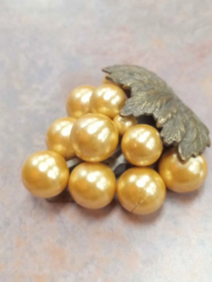 Vintage Grape Pearl Brooch Pin - photo 4