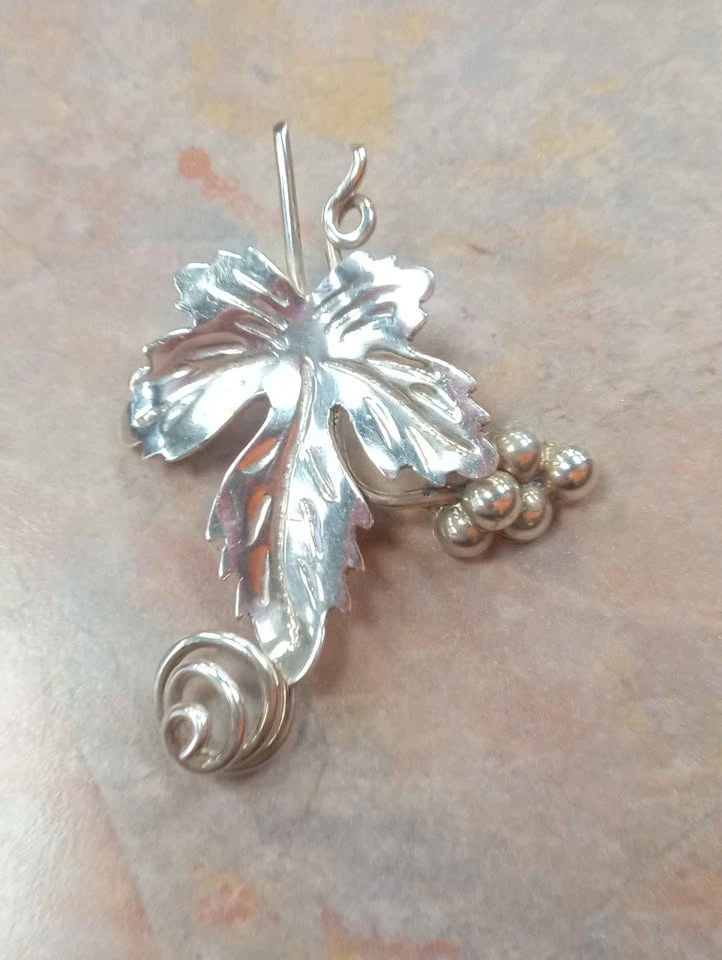 Mexican Silver Grape Leaf Brooch Pin Sterling Silver Marked TH-2 - photo 2