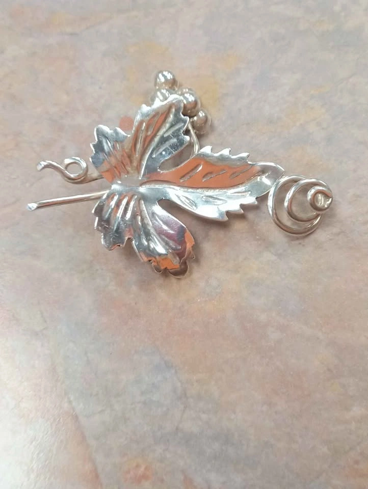 Mexican Silver Grape Leaf Brooch Pin Sterling Silver Marked TH-2 - photo 3