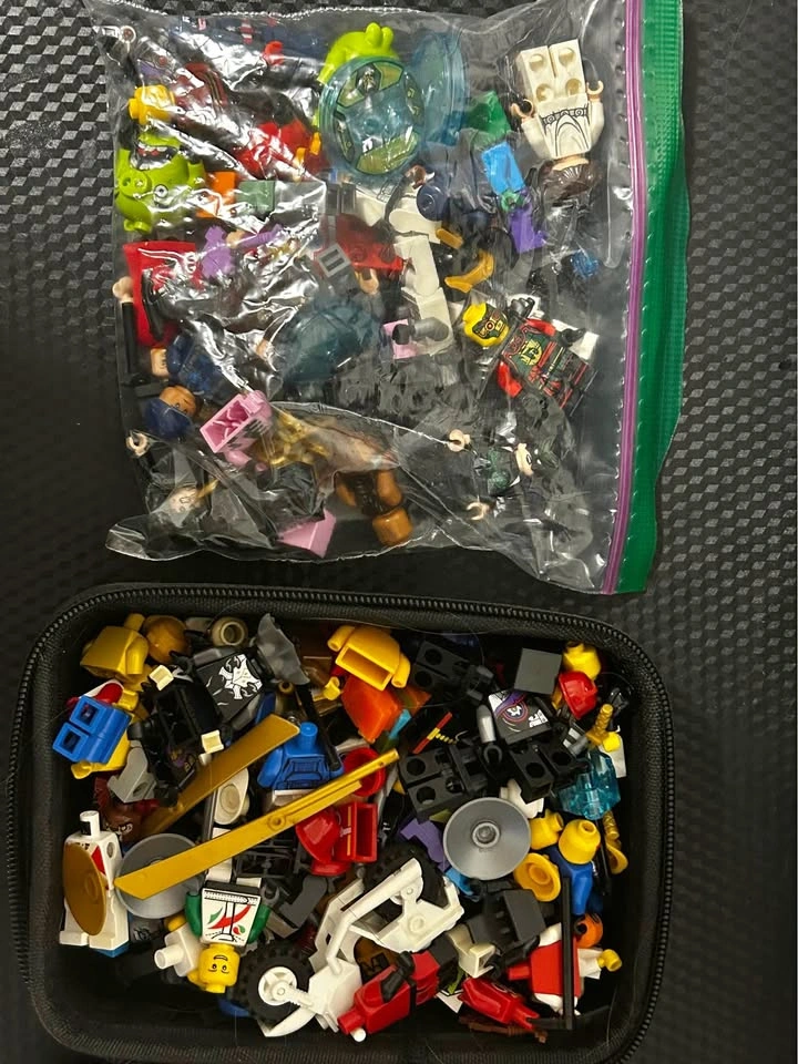 LEGO minifigures and parts