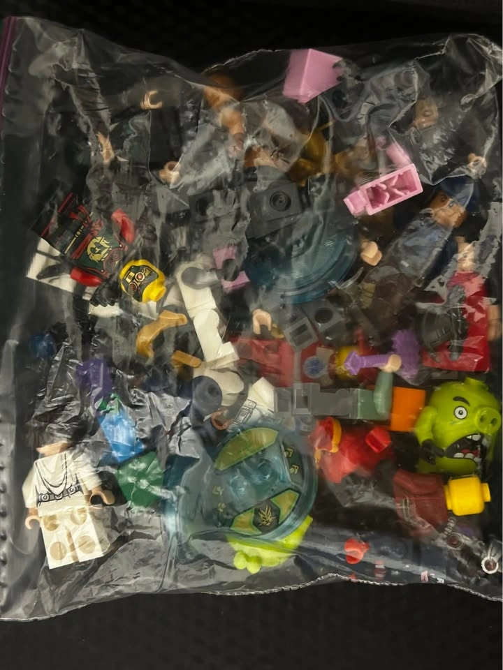 LEGO minifigures and parts - photo 2