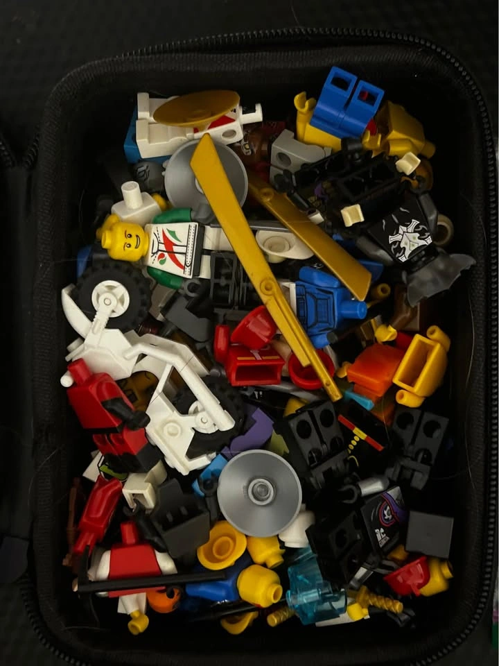 LEGO minifigures and parts - photo 3