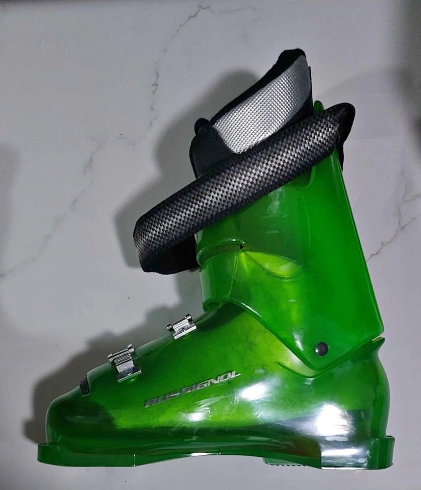 Ski shoes