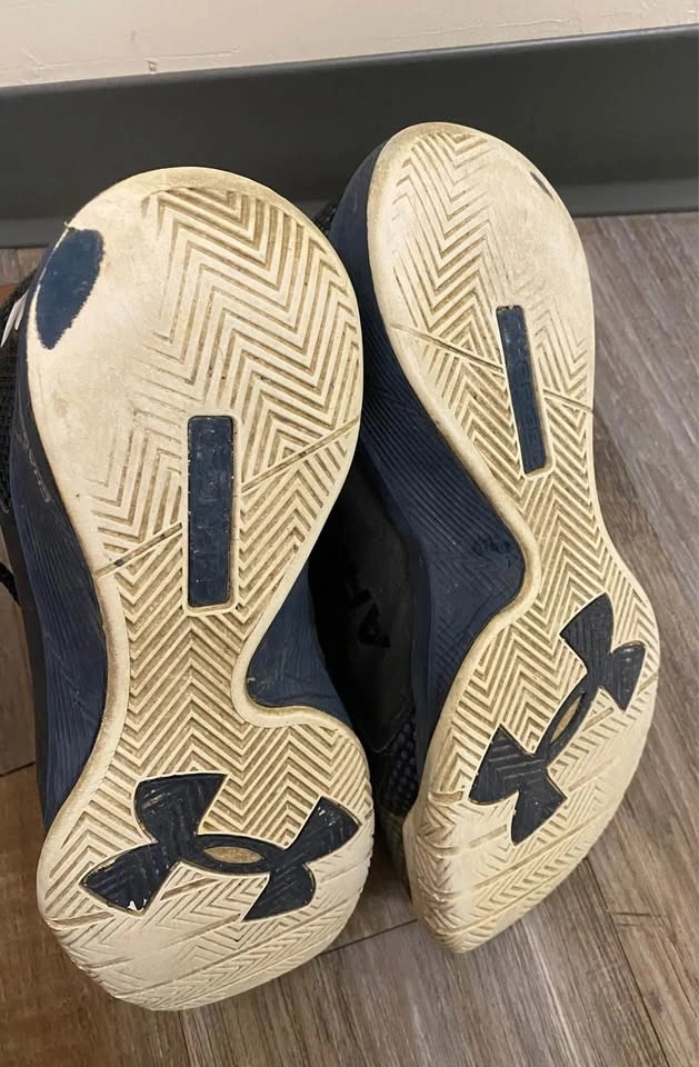 Under Armour Basketball shoes - photo 4