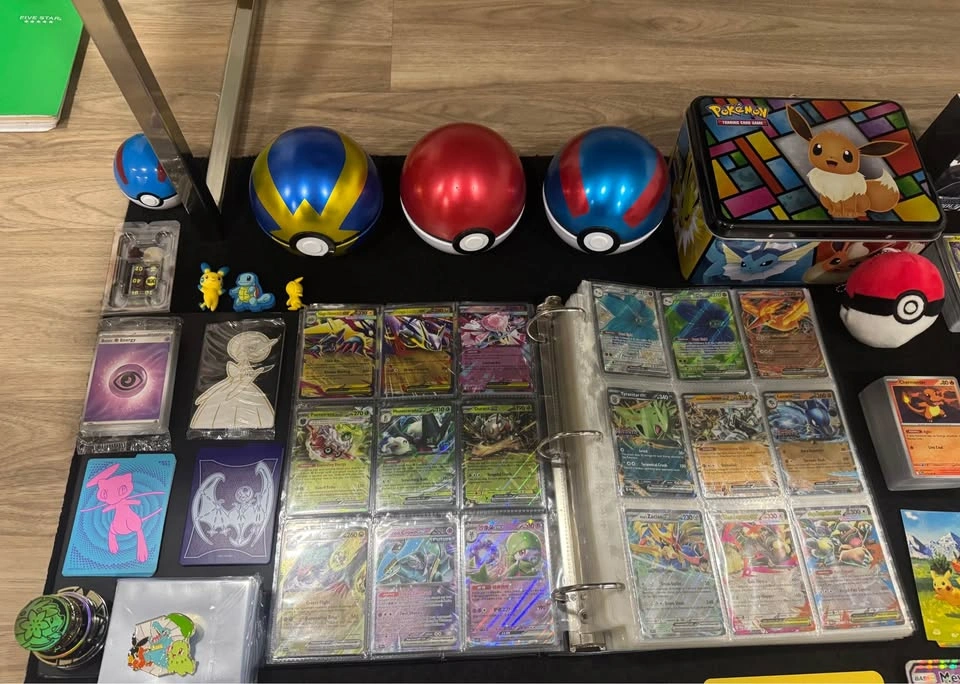 Pokemon Collection Lot - 700+ Cards, Tins, Binders & More - photo 3