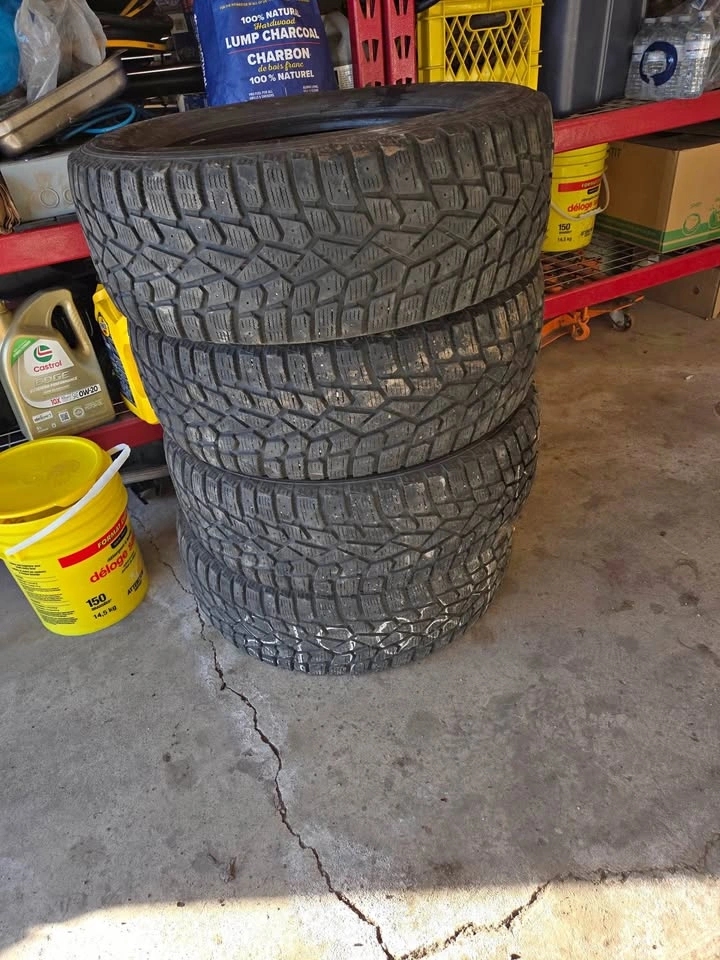 4 Sumitomo Studded Winter Tires 245/65R17