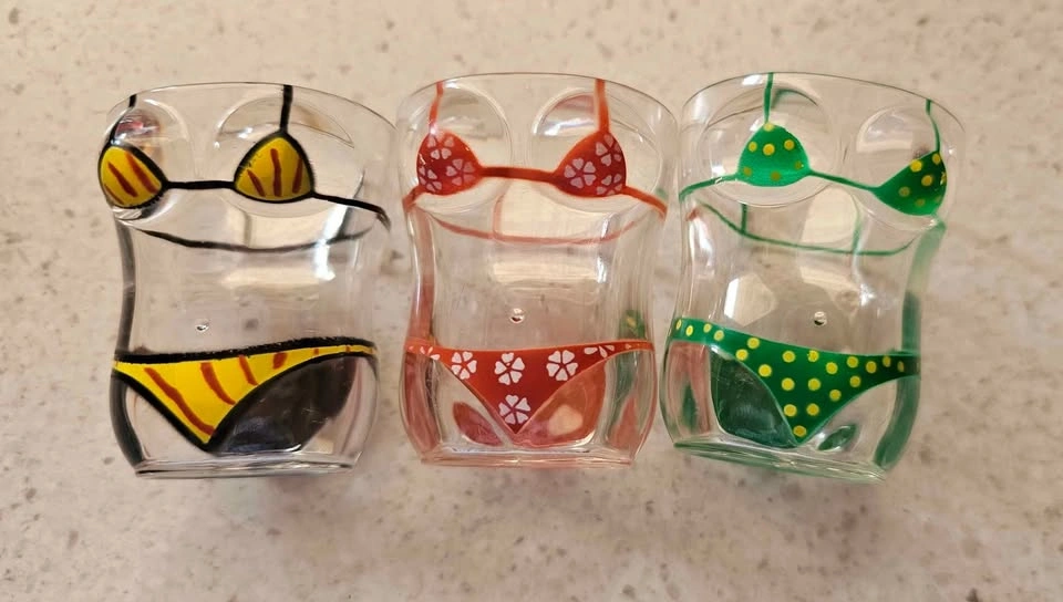 Novelty Shot Cups *plastic