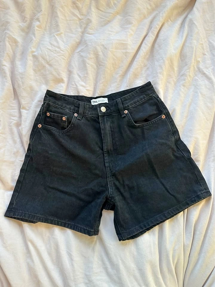 Zara Black Mom shorts
