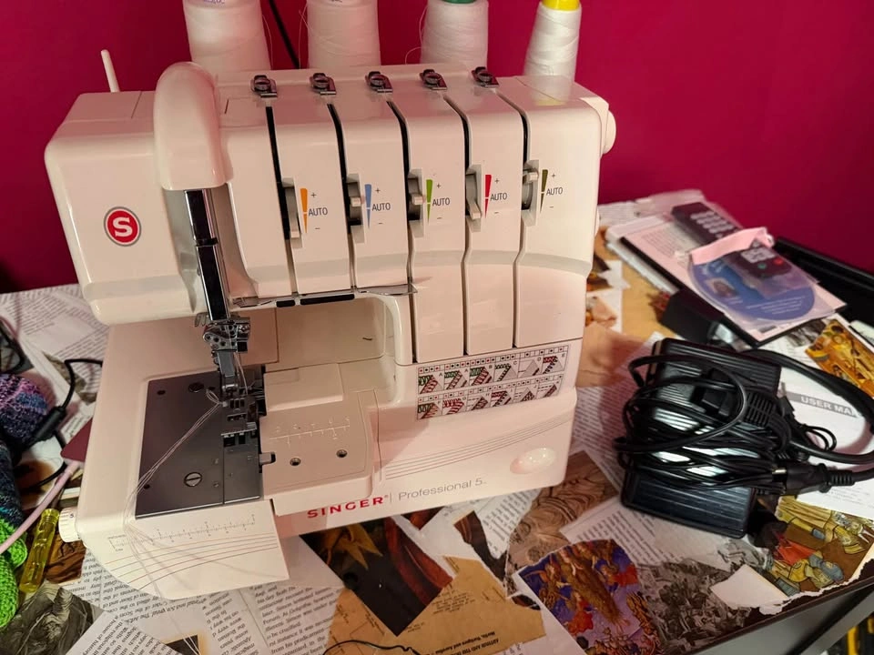 Singer Professional 5 Interlock Sewing Machine - photo 5