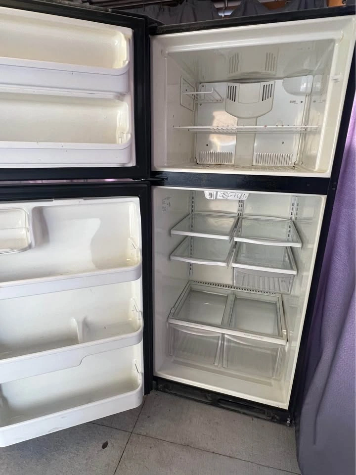 Full size Frigidaire Fridge/Freezer - photo 2
