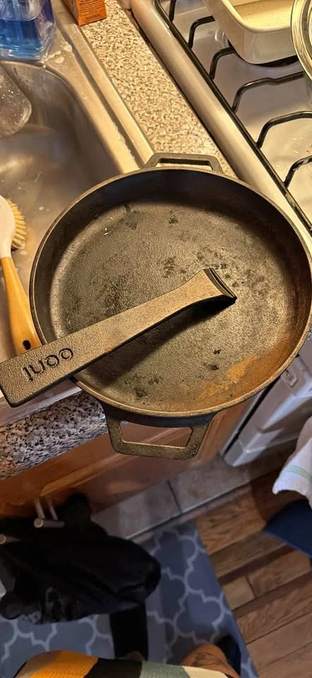 Crate & Barrel Cast Iron Skillet with Removable Handle