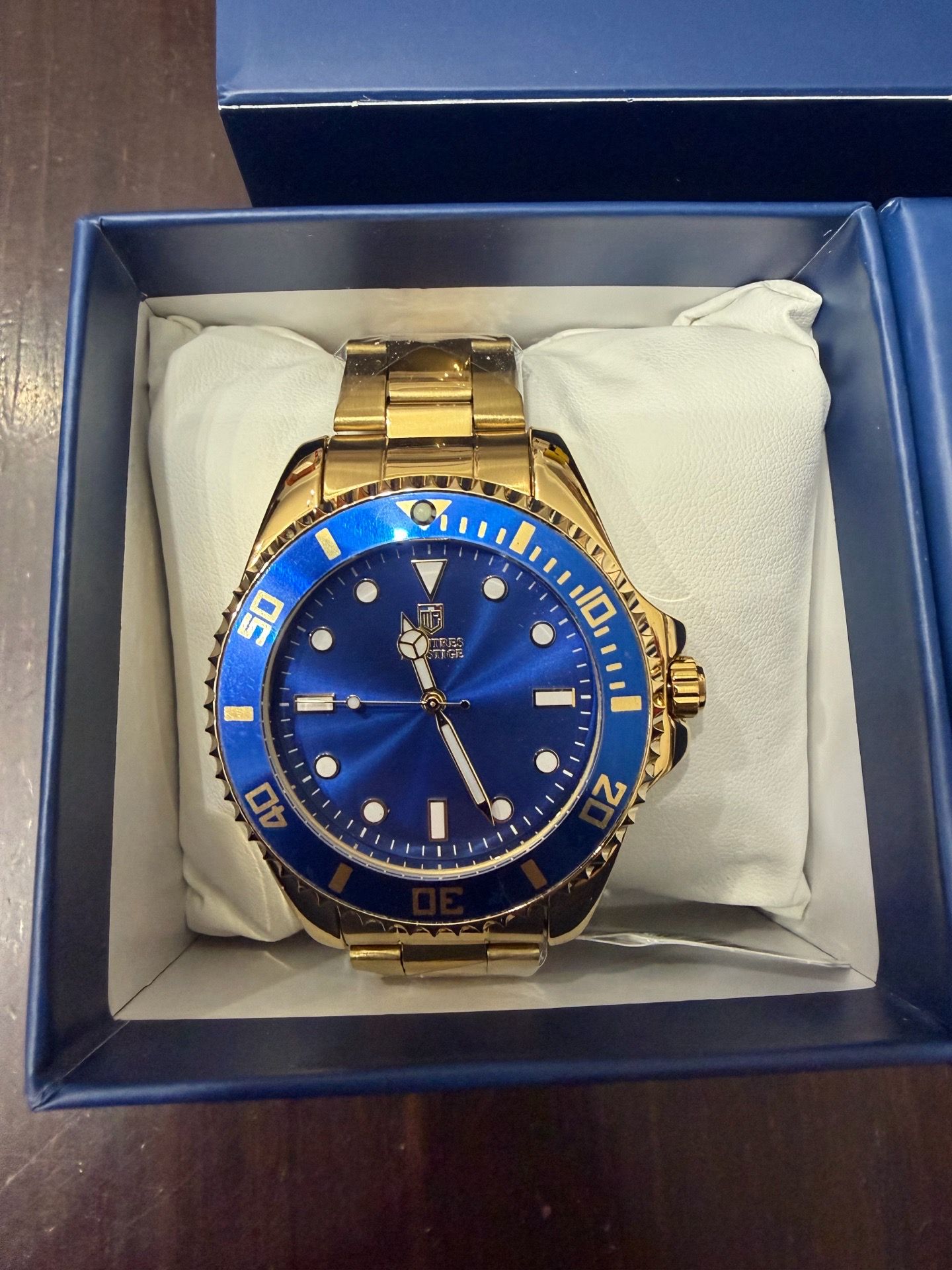 Montres Prestige x Invicta Men’s Quartz Diver 42mm Blue Dial