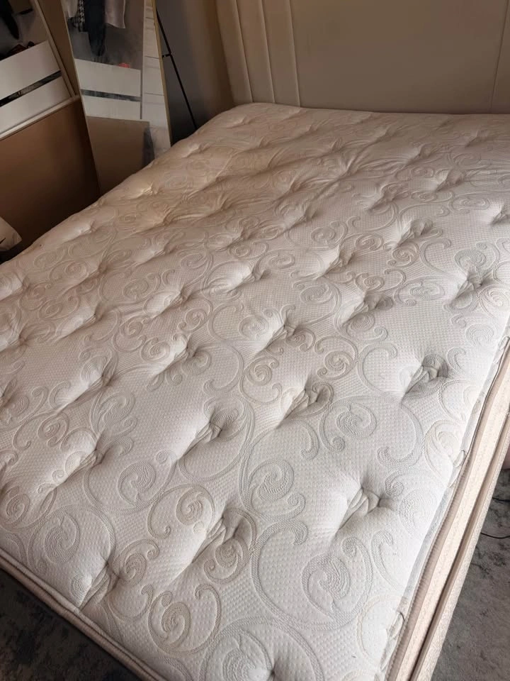 Queen mattress and bedframe - photo 2