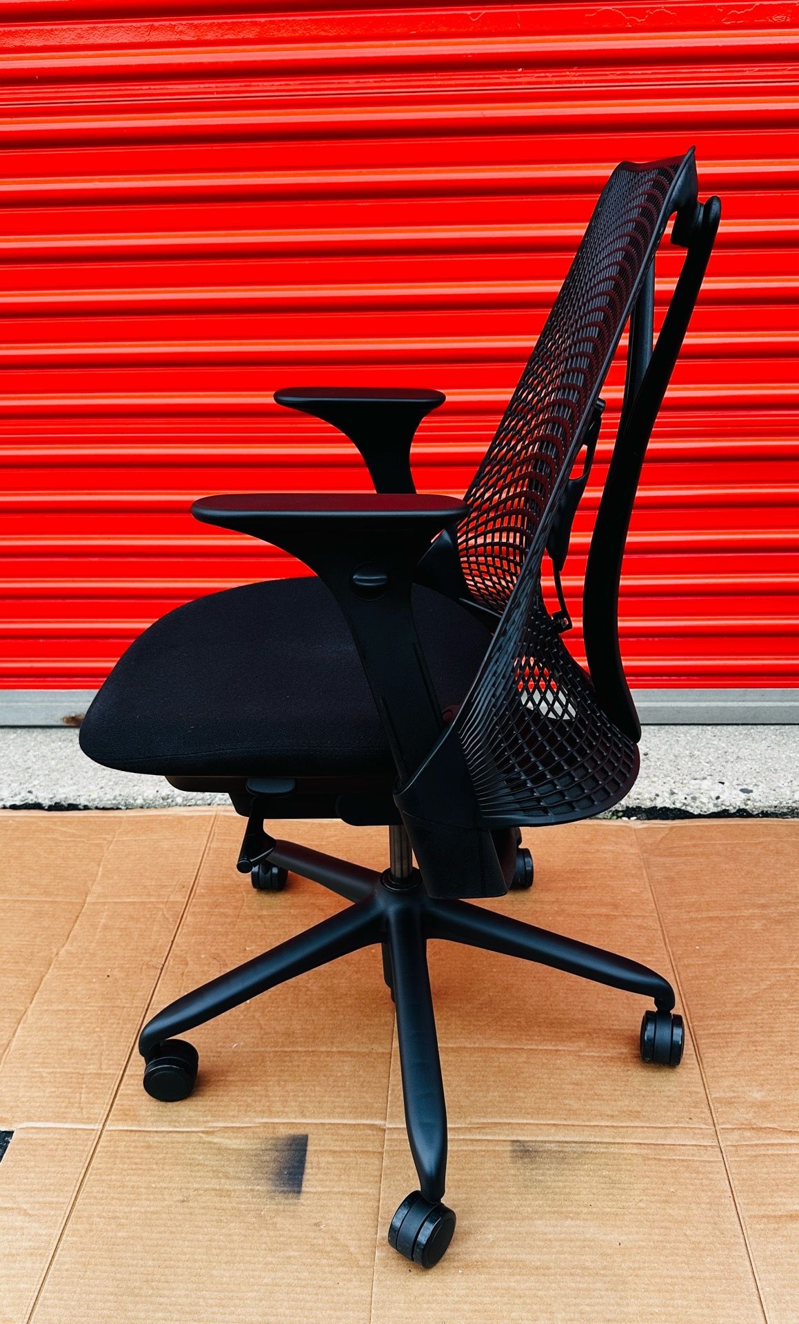 Herman Miller Sayl Chair – Like New Condition - photo 3