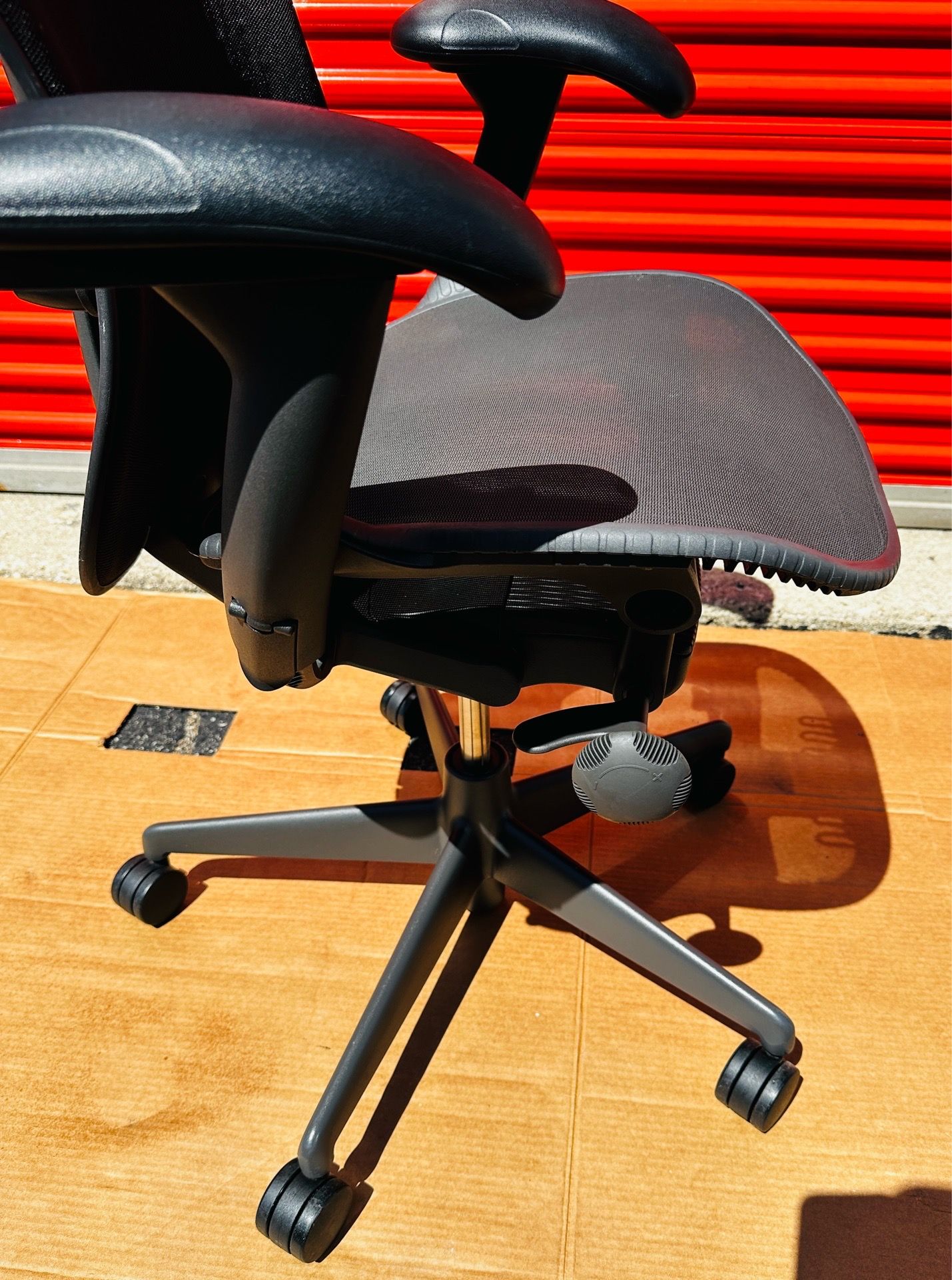 Herman Miller Mirra 2 Chair – Excellent Condition - photo 5