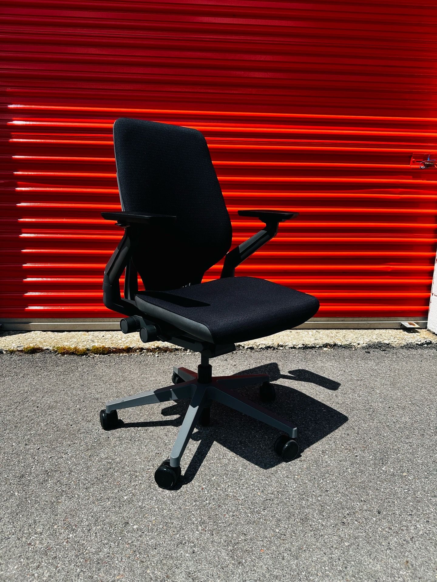 Steelcase Gesture Ergonomic Office Chair – Black Fabric – Mint C