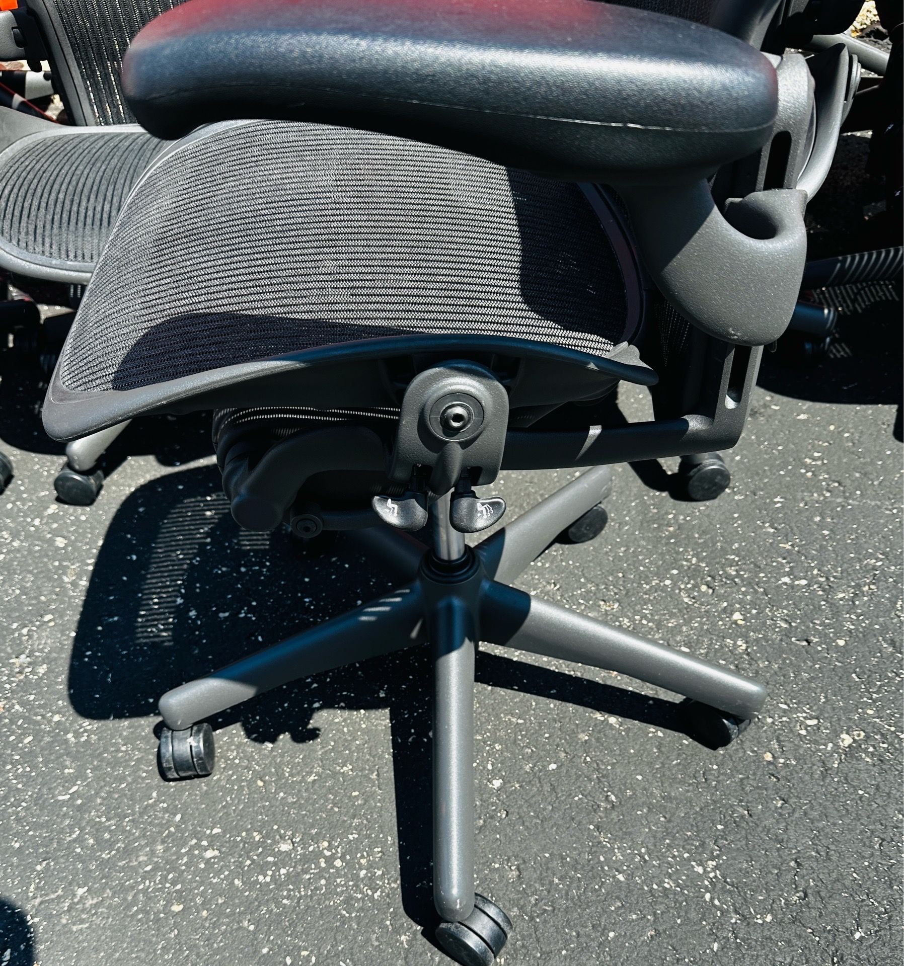 Herman Miller Aeron Office Chairs – Size B (Fully Loaded) - photo 4