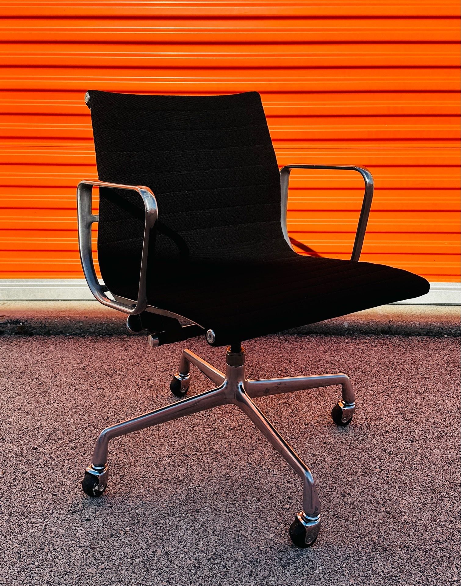 Vintage 1987 Herman Miller Eames Aluminum Group Chair