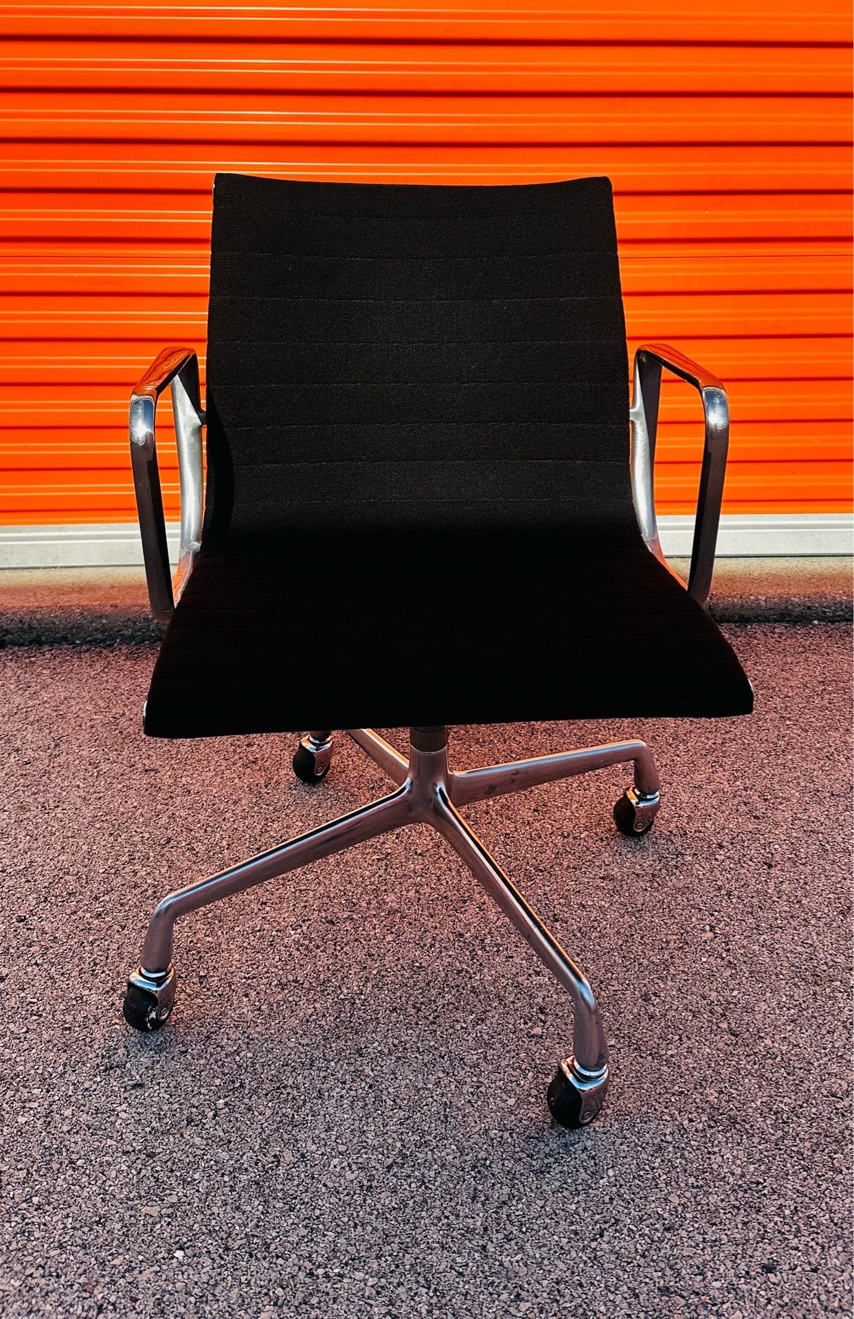 Vintage 1987 Herman Miller Eames Aluminum Group Chair - photo 2