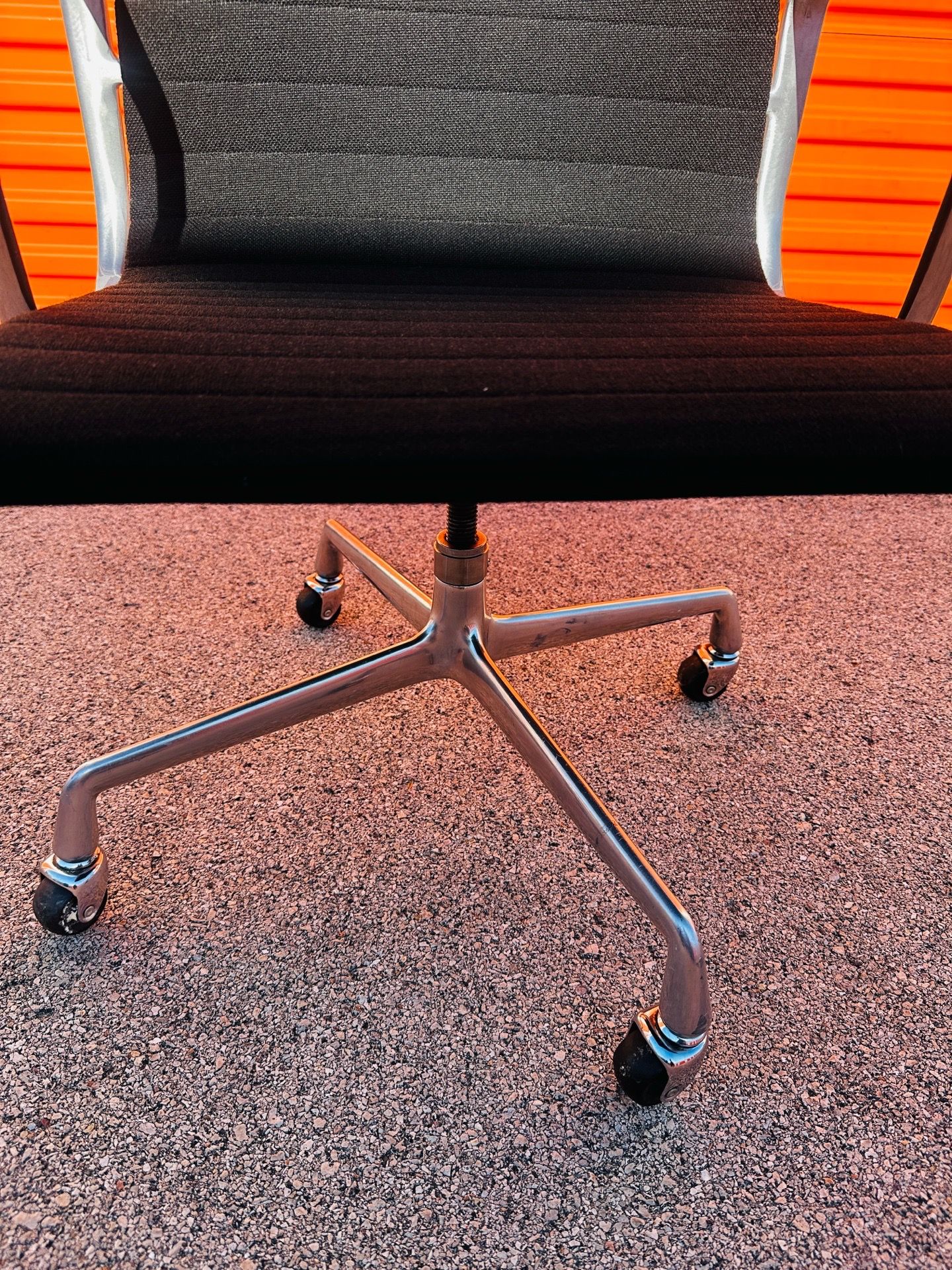Vintage 1987 Herman Miller Eames Aluminum Group Chair - photo 4