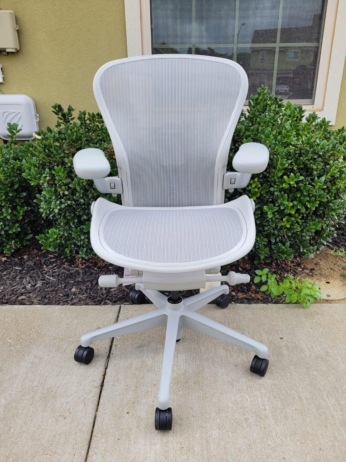 Herman Miller Aeron Chair – Mineral Color (Size B) – 2026