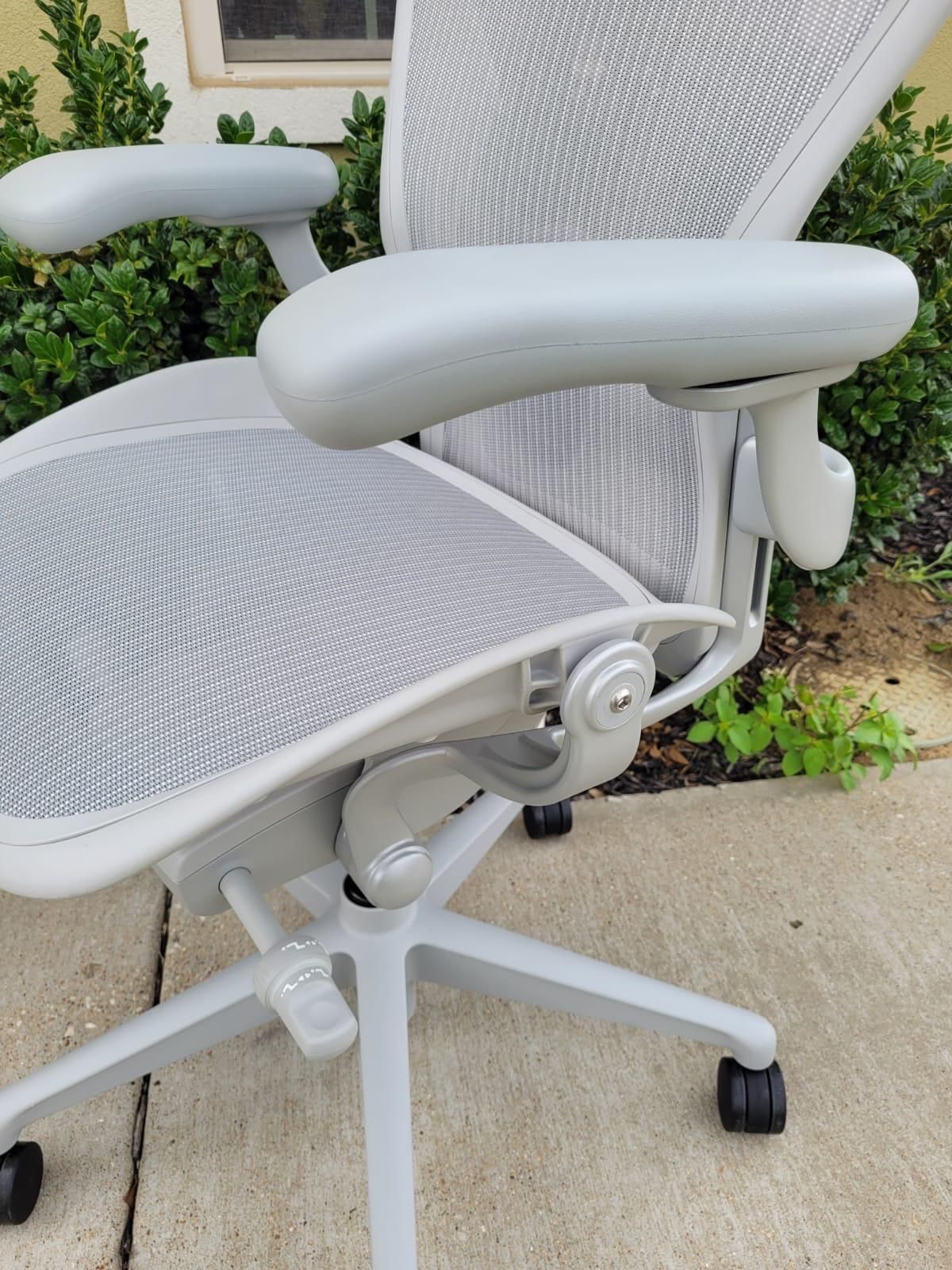 Herman Miller Aeron Chair – Mineral Color (Size B) – 2026 - photo 5