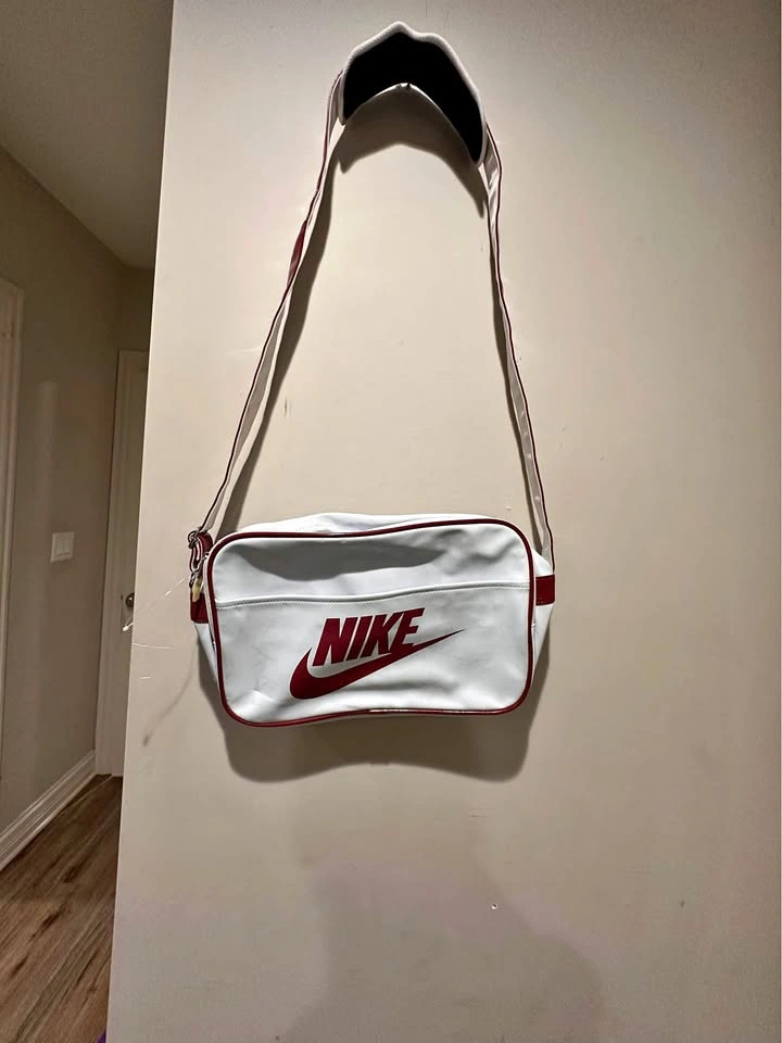 Vintage Nike Y2K White Red Shoulder Messenger Bag