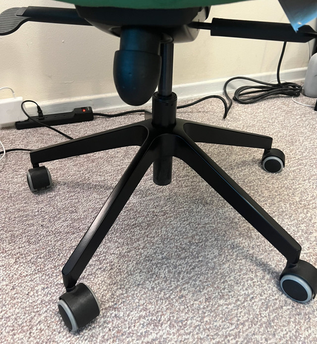 IKEA MARKUS Ergonomic Office Chair – Green (Excellent Condition) - photo 4