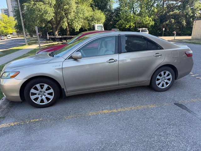 Toyota Camry Hybrid - photo 2
