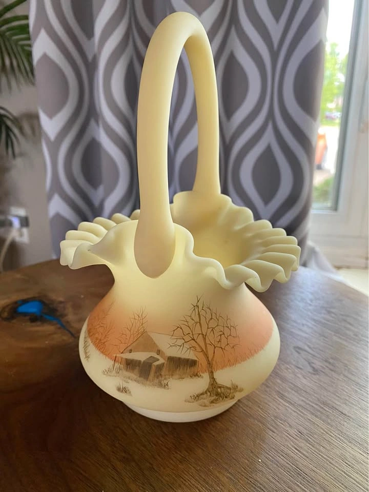VINTAGE FENTON RUFFLED EDGE BASKET - Signed by Dane Fredrick