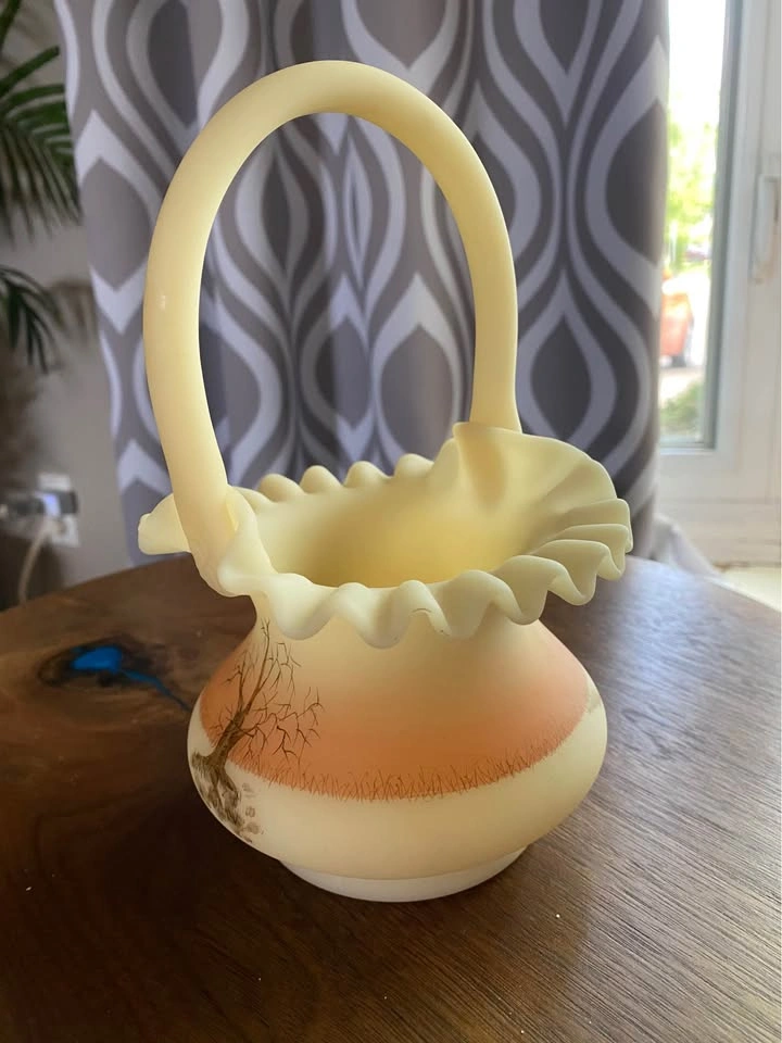 VINTAGE FENTON RUFFLED EDGE BASKET - Signed by Dane Fredrick - photo 2
