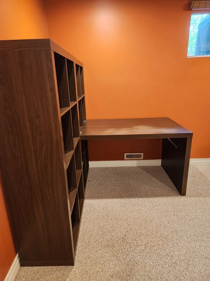 Modular Desk with 2 Cube Bookshelves - photo 4