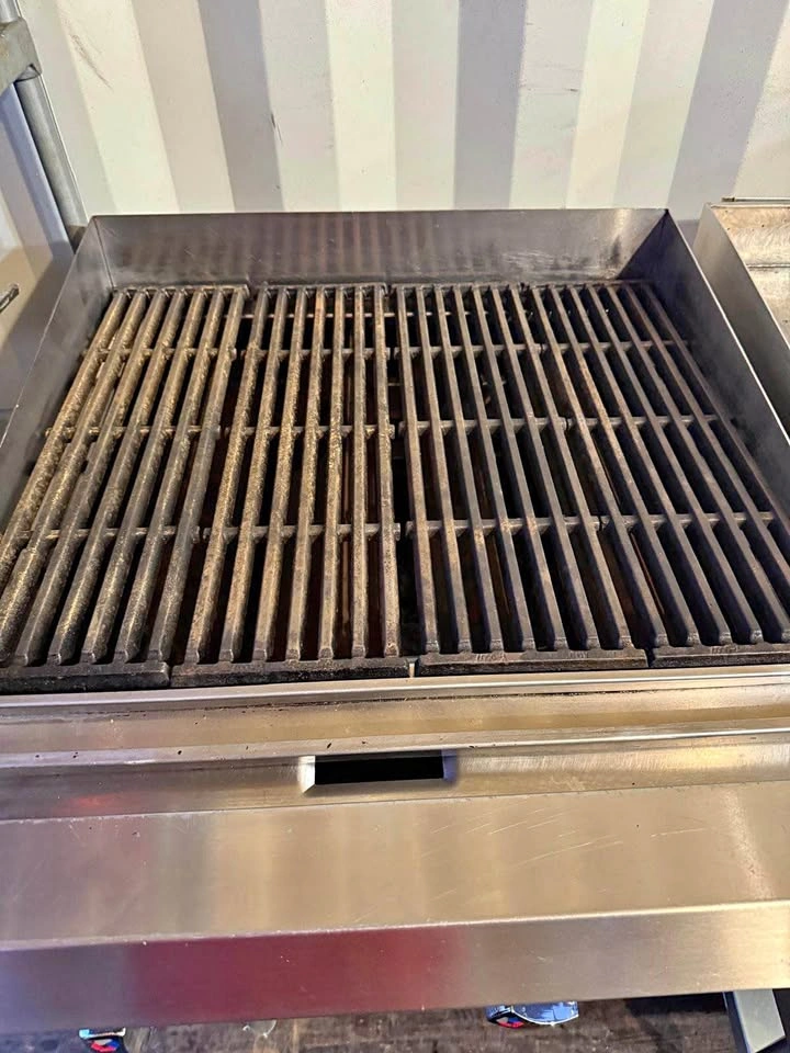 Ikon / Nella 24" Commercial Gas Charbroiler Grill – 2 Burner LP