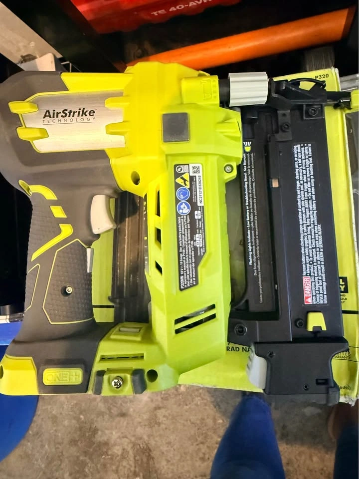 RYOBI 18-Gauge Cordless Brad Nailer (Model P320VN) - photo 2