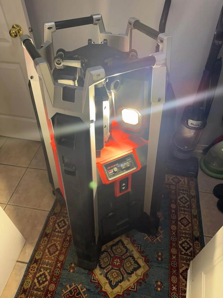 Milwaukee MX FUEL Tower Light/Charger - photo 5