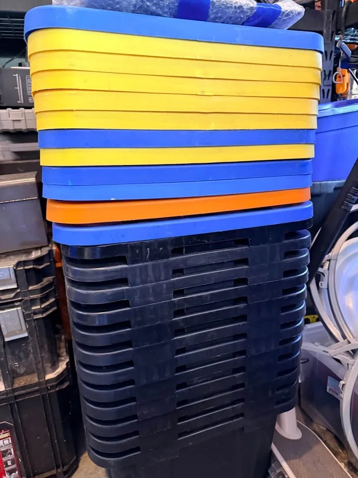 27-Gallon Heavy-Duty Totes - photo 2