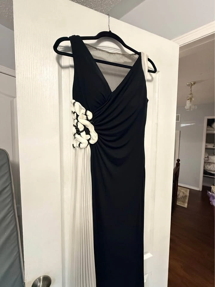 Size 12 Elegant Black & White Formal Dress – Evening Gown - photo 2