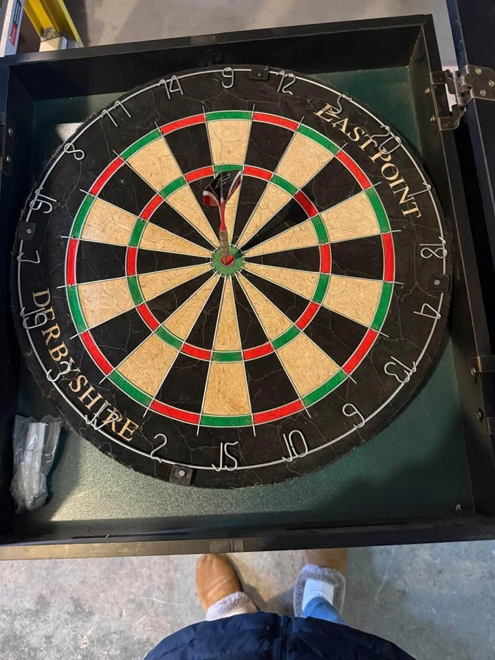 Dartboard Cabinet Set – Complete with Darts - photo 2