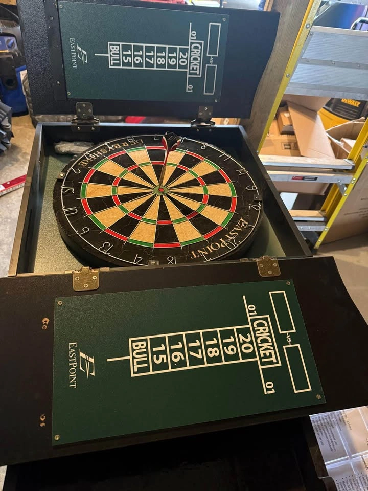 Dartboard Cabinet Set – Complete with Darts - photo 3