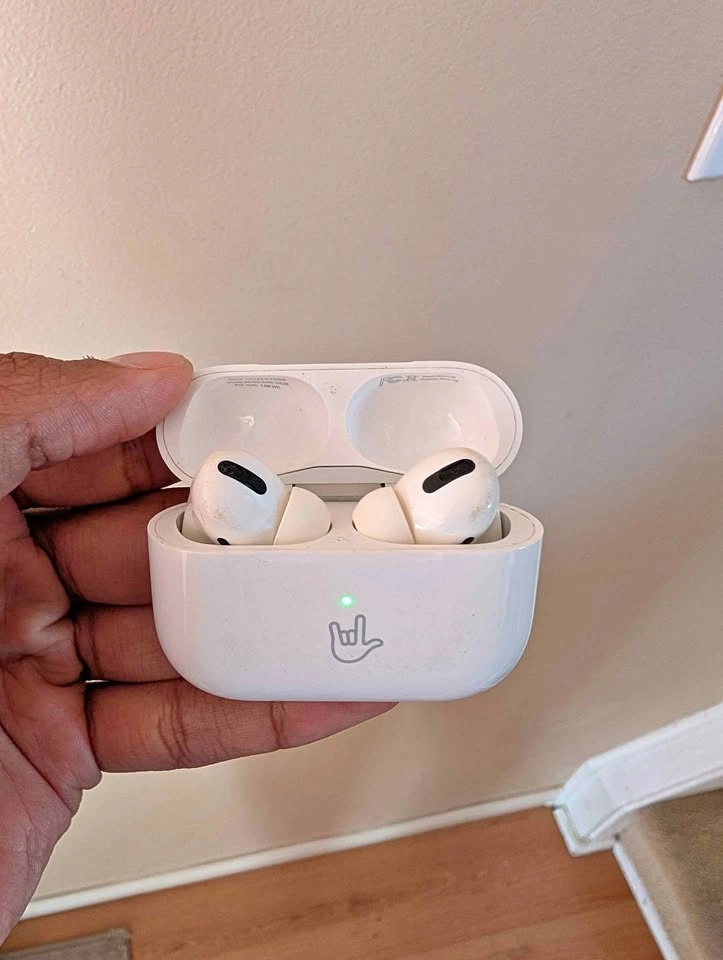 APPLE AIRPODS PRO 1st Gen | FOR SALE