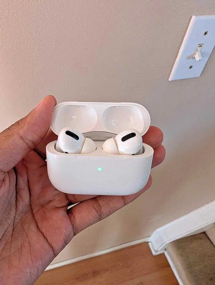 Apple AirPods Pro 1st gen