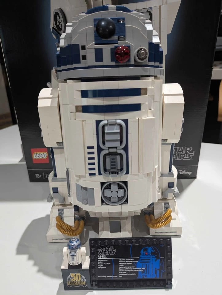 LEGO Star Wars R2-D2 + Free Gift - photo 2