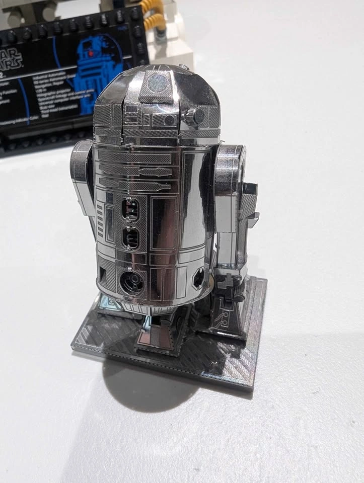 LEGO Star Wars R2-D2 + Free Gift - photo 3