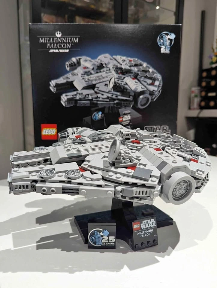 LEGO Star Wars Starship Collection Millennium Falcon