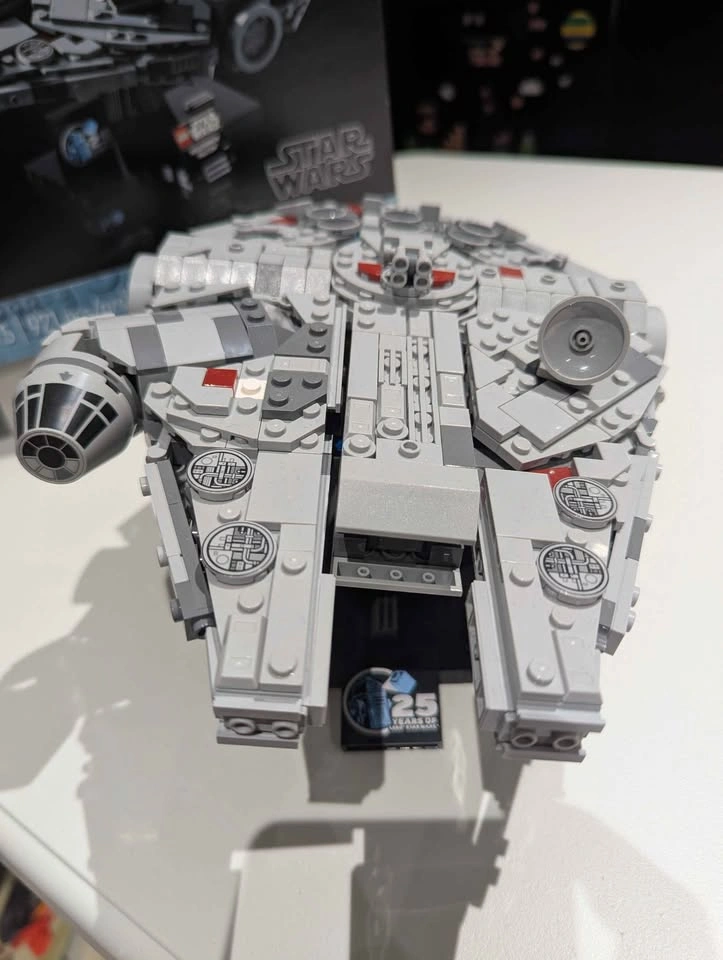 LEGO Star Wars Starship Collection Millennium Falcon - photo 2