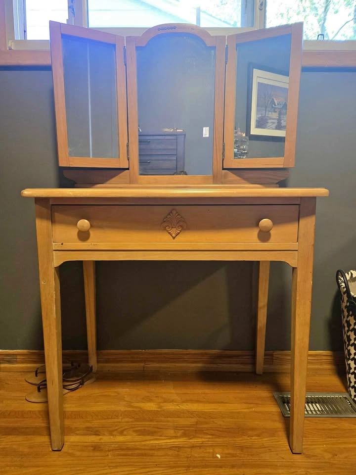 Vintage Solid Wood Vanity Desk with Tri-Fold Mirror